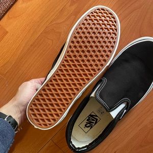 NEW 9 size men’s vans worn once he didn’t like them.
